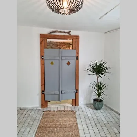 Schoene Mit Kamin Apartament